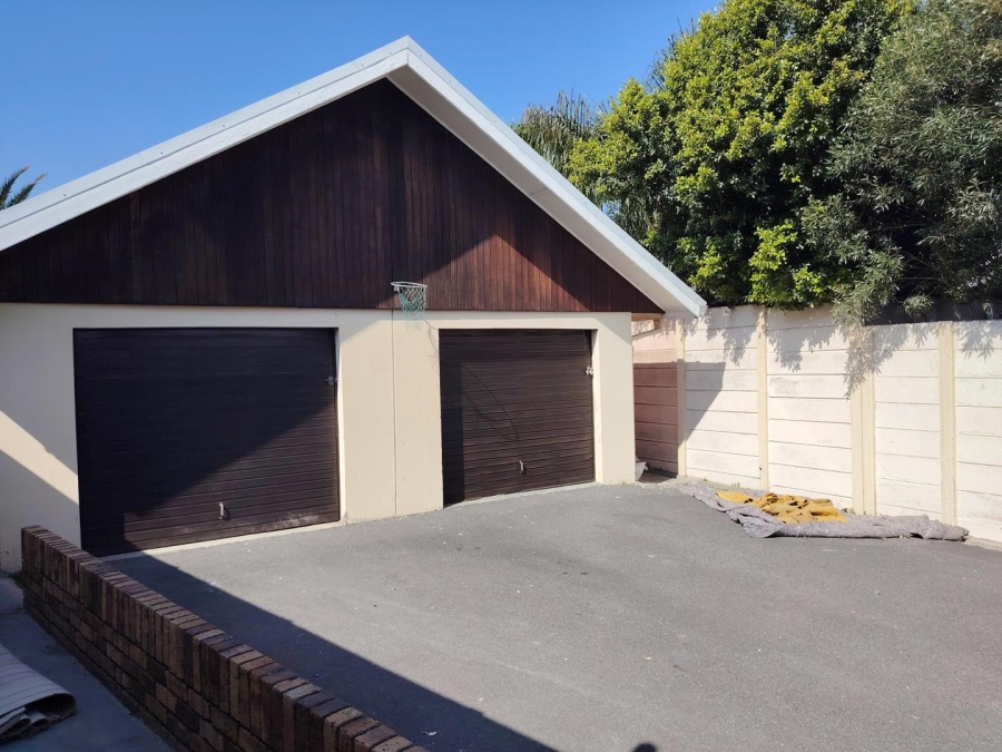 To Let 4 Bedroom Property for Rent in Panorama Western Cape